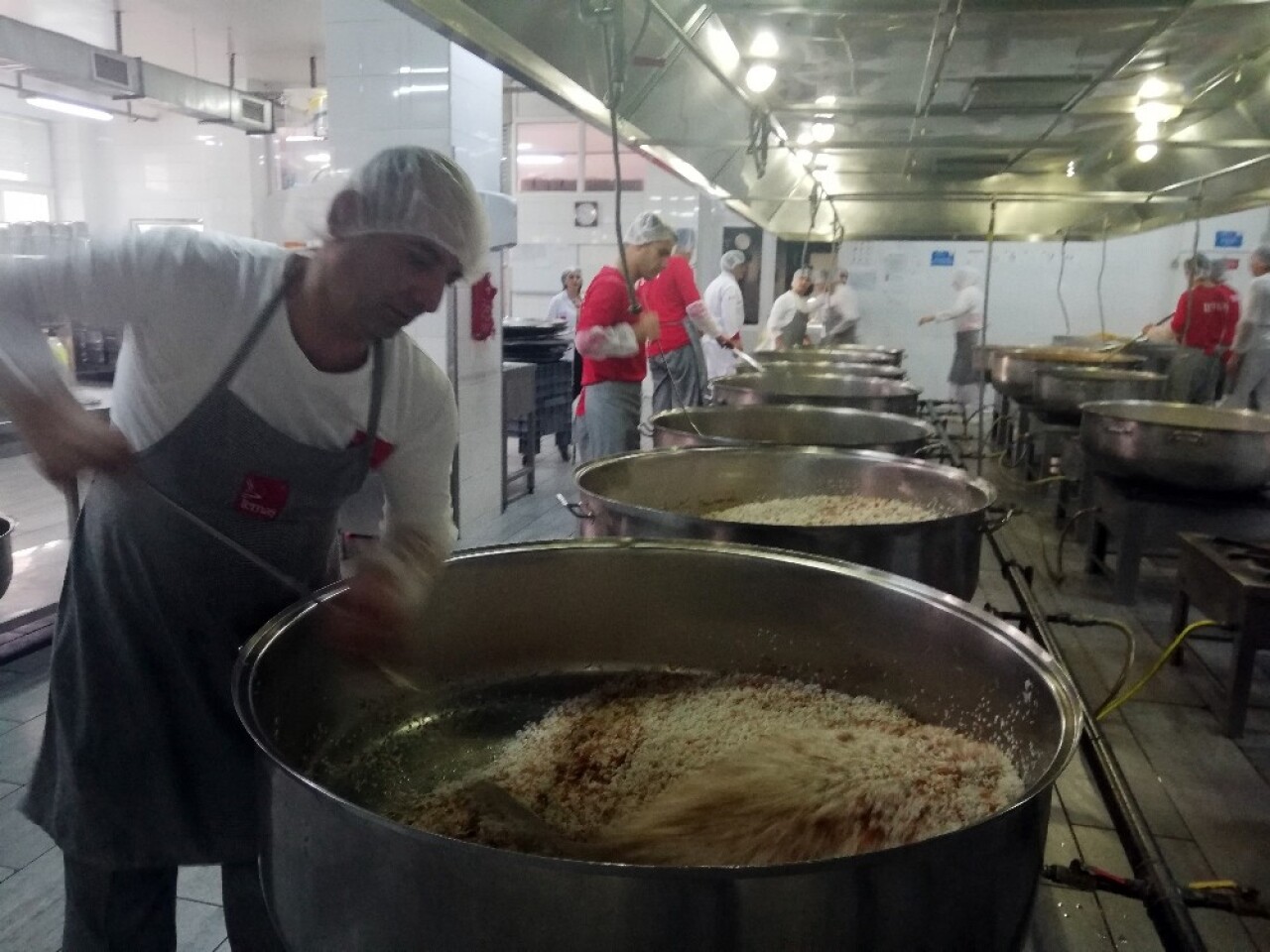 On binlerce kişinin iftariyelikleri böyle hazırlanıyor