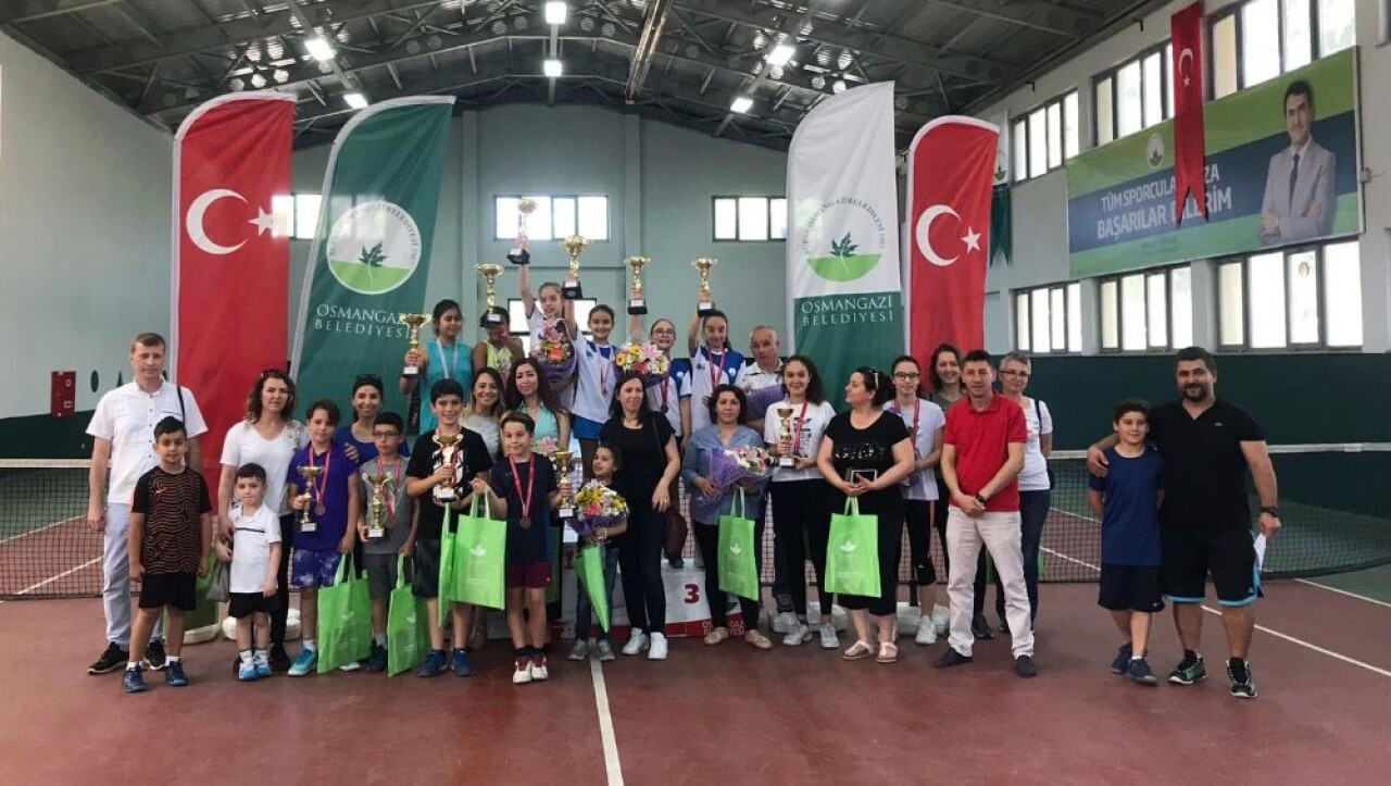 Osmangazi’de 14 yaş tenis heyecanı sona erdi