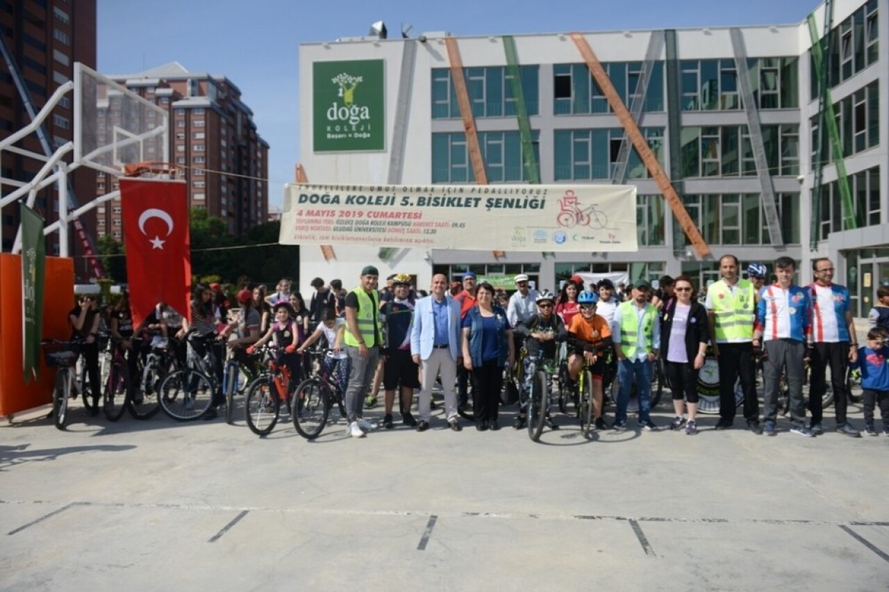 Pedallar engelliler için döndü