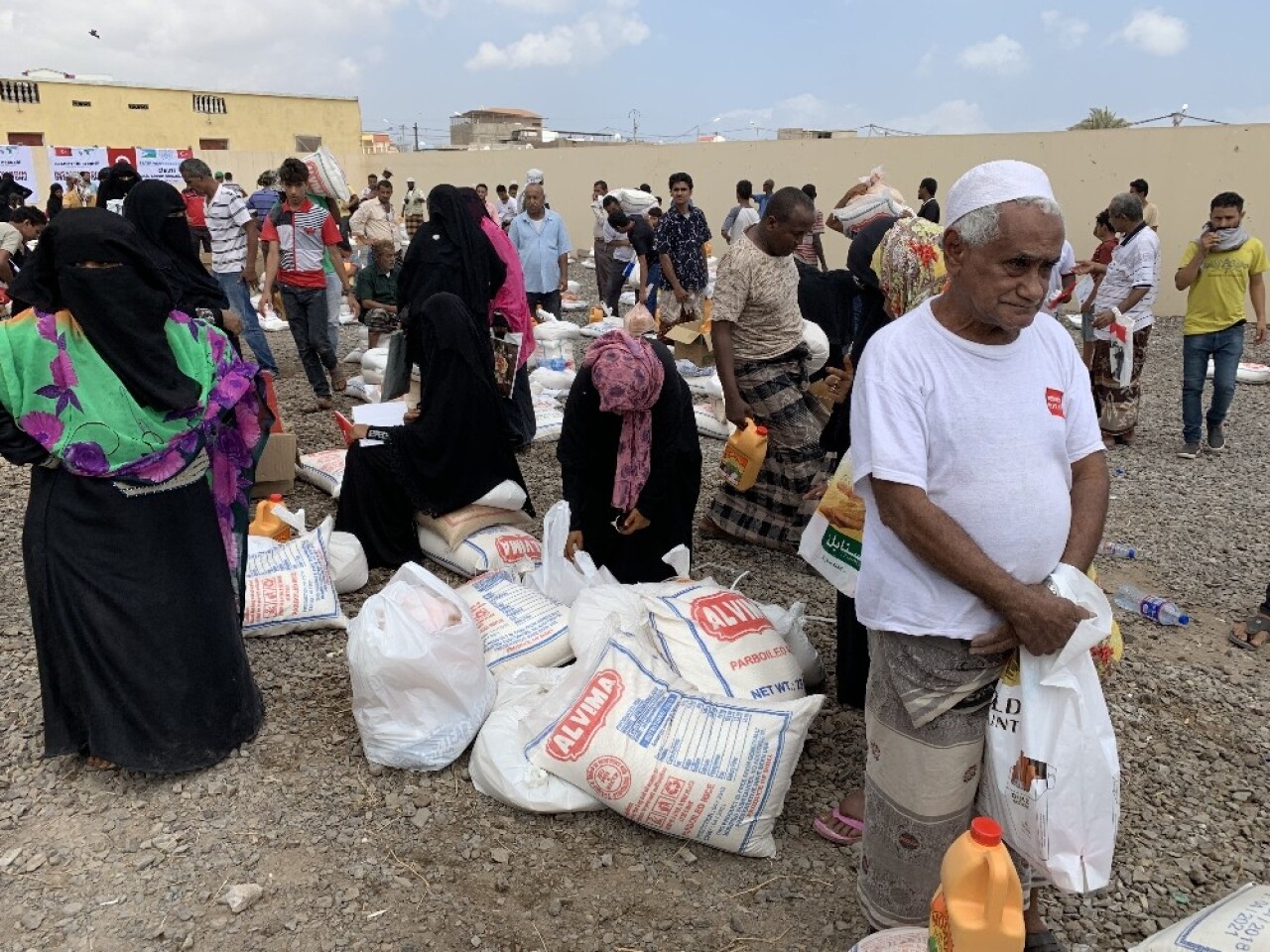 Ramazan ayı öncesi Yemen kamplarına gıda yardımı ulaştırıldı