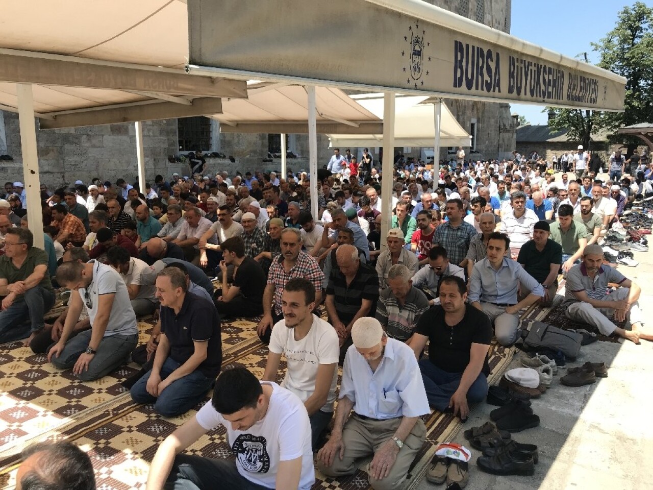 Ramazan ayının son cumasında Ulucami doldu taştı