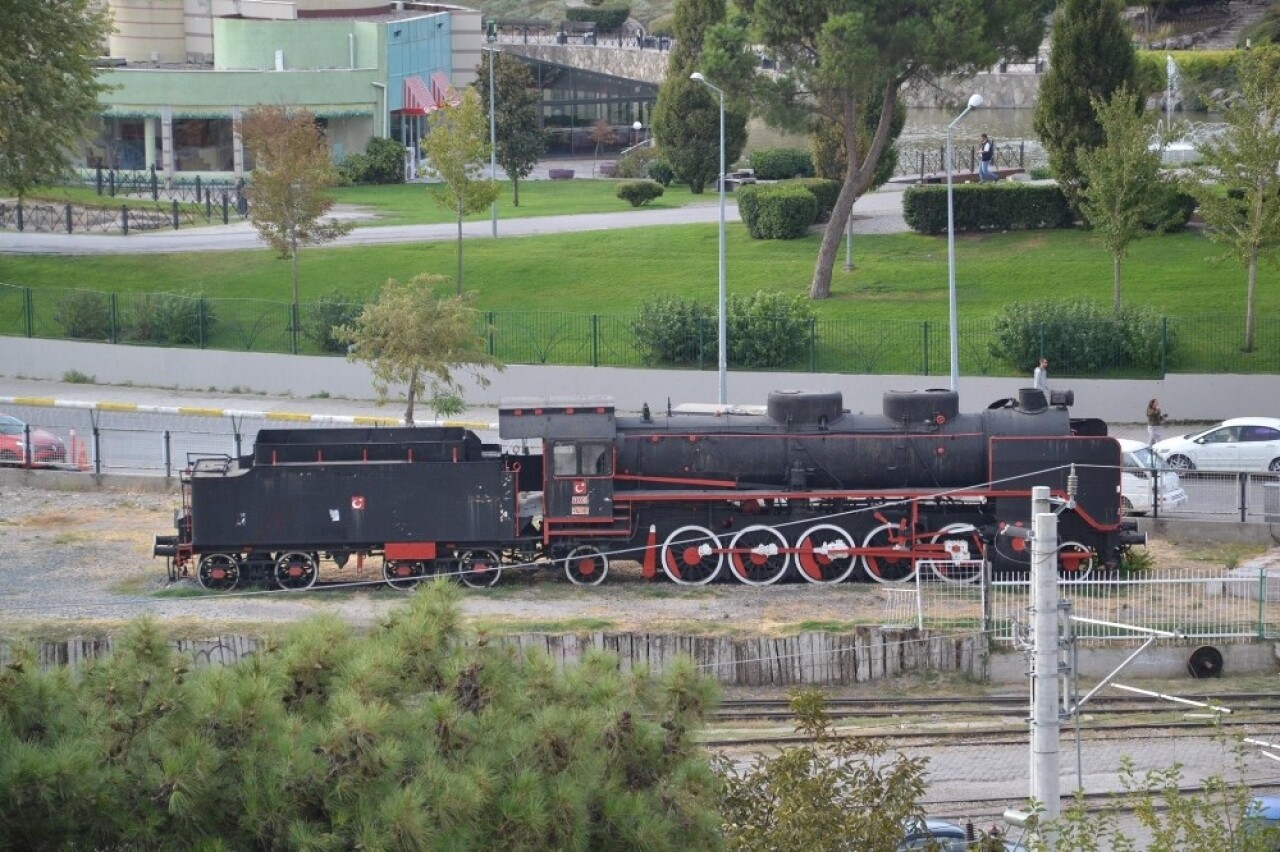 Rayların eski efendisi TIR ile yola çıktı