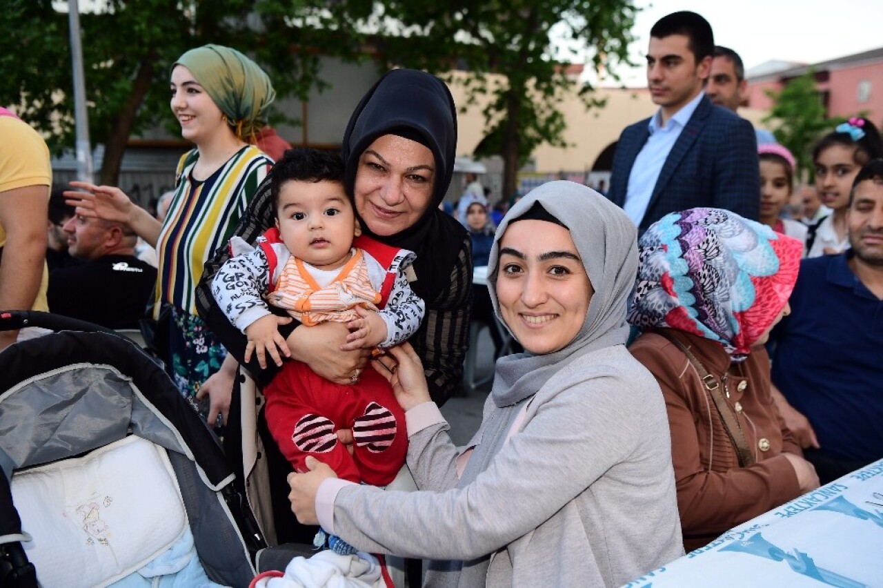 Sancaktepe’de 5 bin kişi iftar sofrasında bir araya geldi