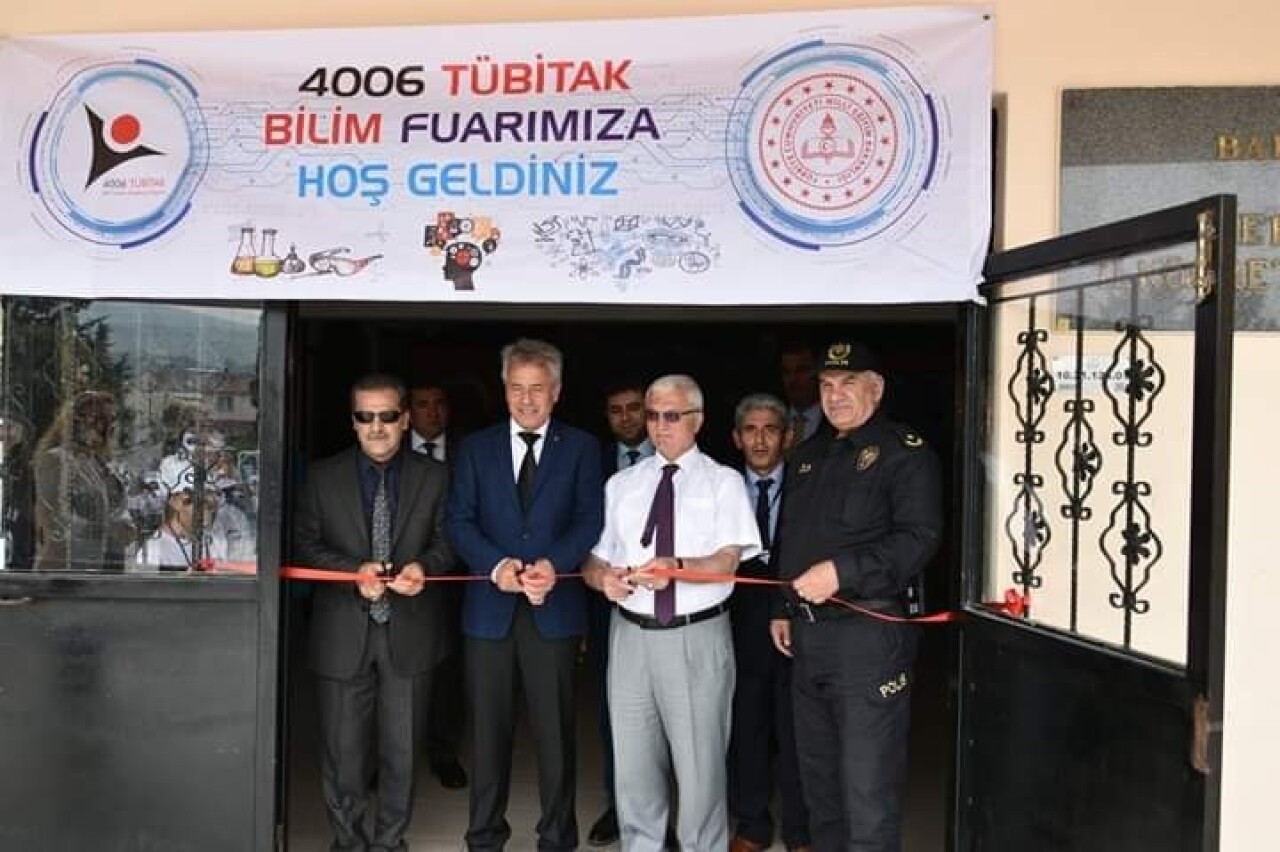 Susurluk’ta TÜBİTAK Bilim Fuarı açıldı