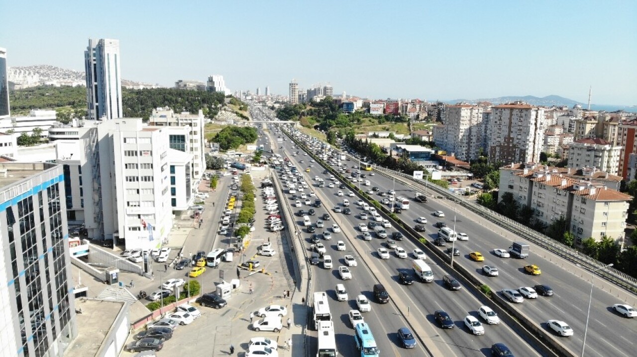 Trafikte bayram yoğunluğu başladı