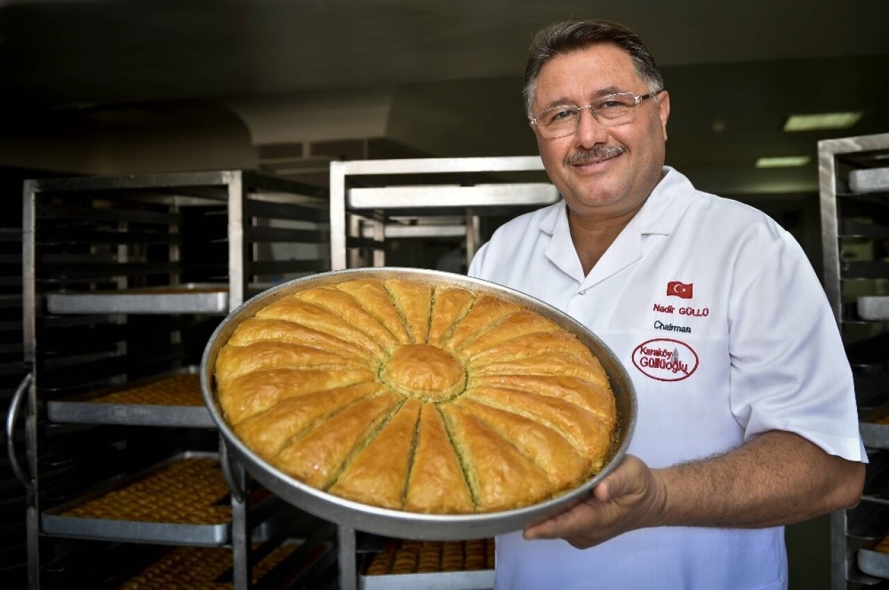 Ünlü Baklavacı Nadir Güllü’den bayramda baklava alacaklara uyarı