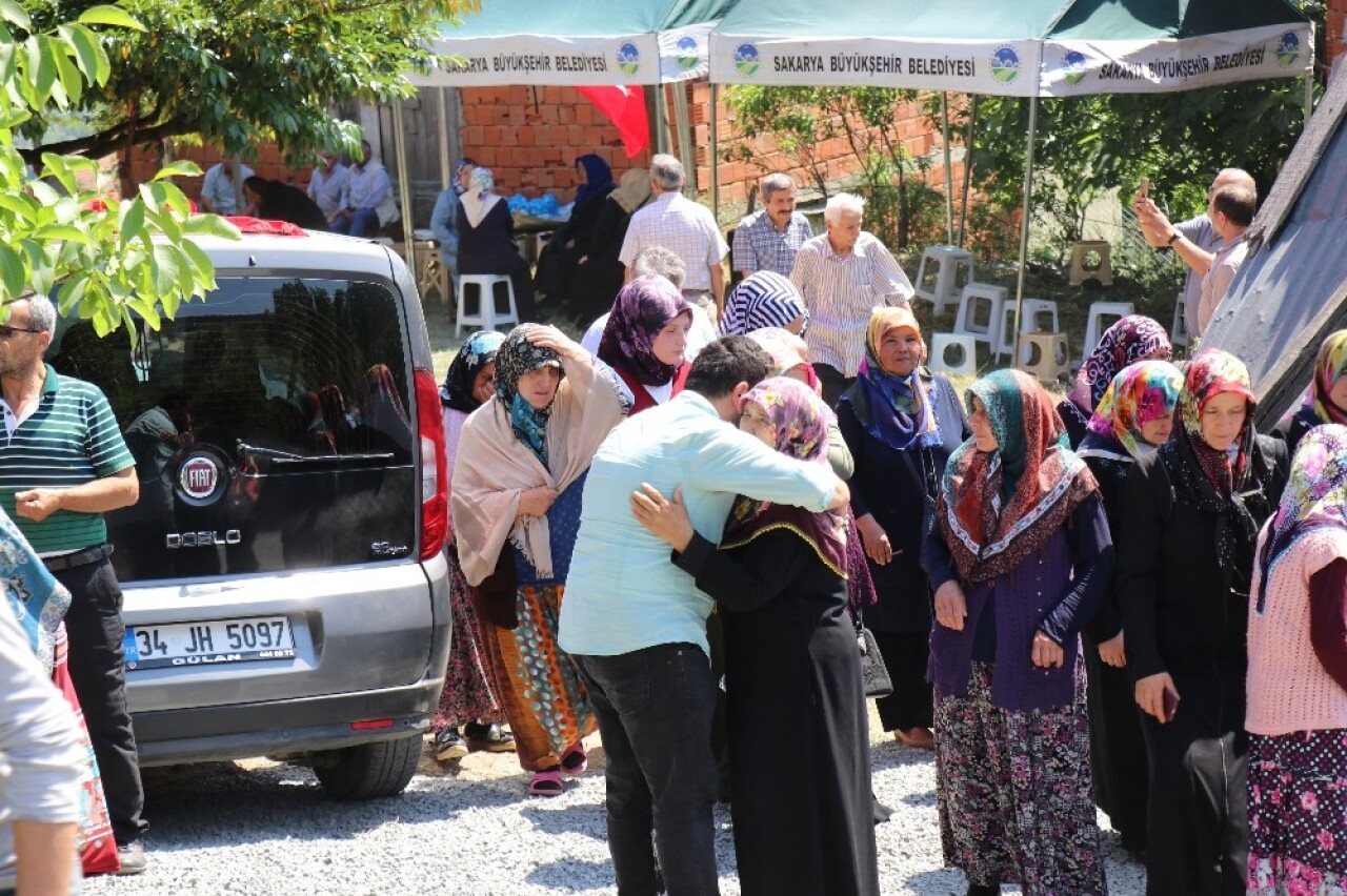 Vatandaşlar, Şehit Piyade Teğmen Raşit Aydın’ın ailesini yalnız bırakmadı