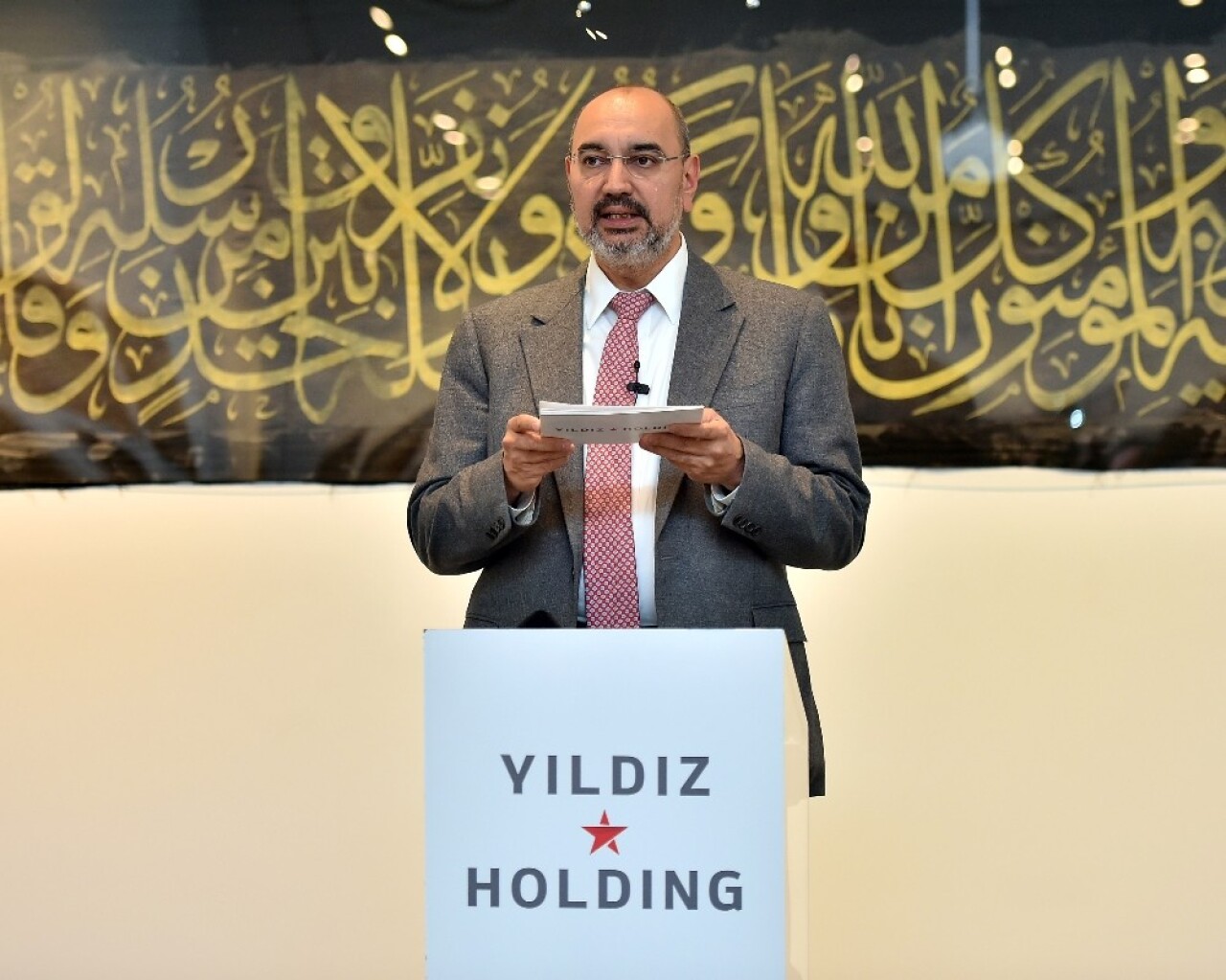 Yıldız Holding ’Kalem Güzelleri’ hat sergisine ev sahipliği yapıyor