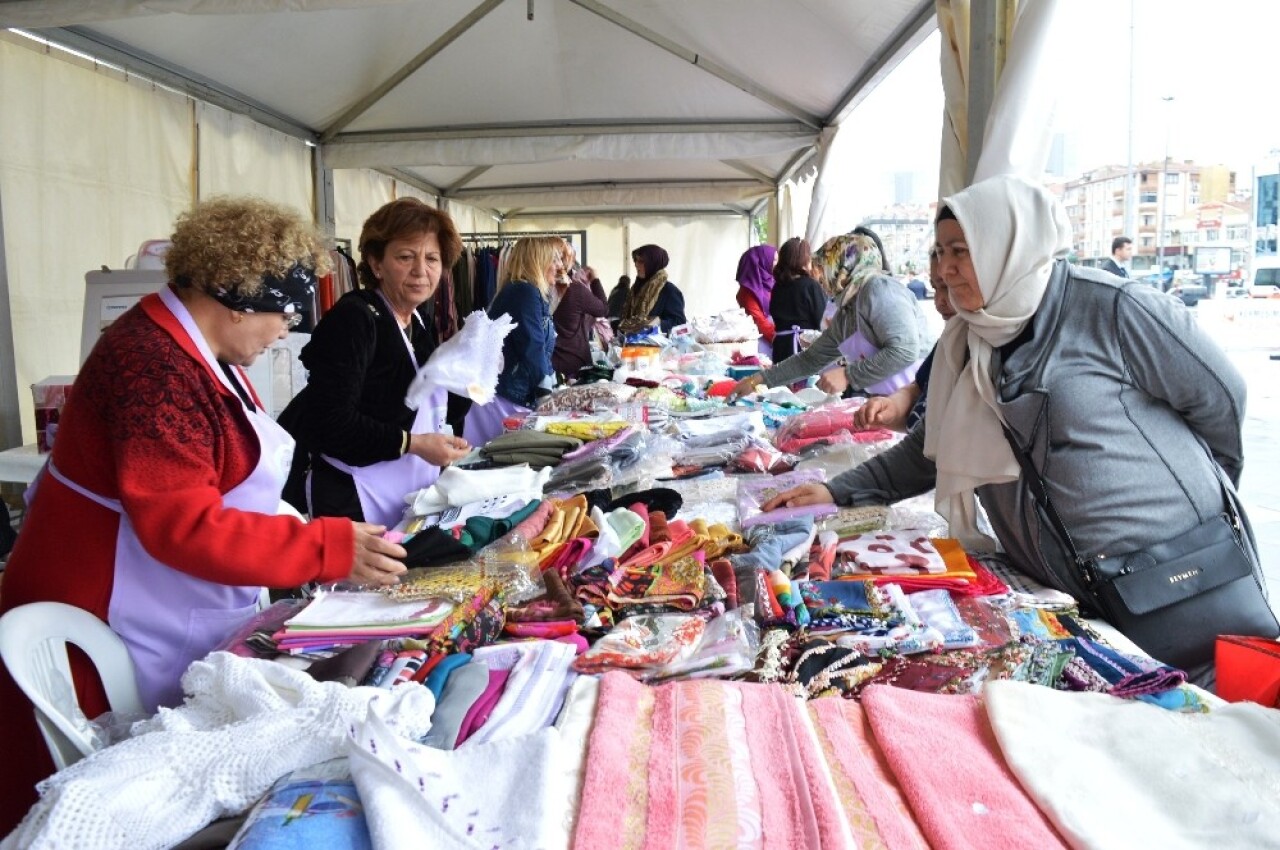 Zeytinburnu’nda Kent Konseyi Kadın Meclisi kermesi açıldı