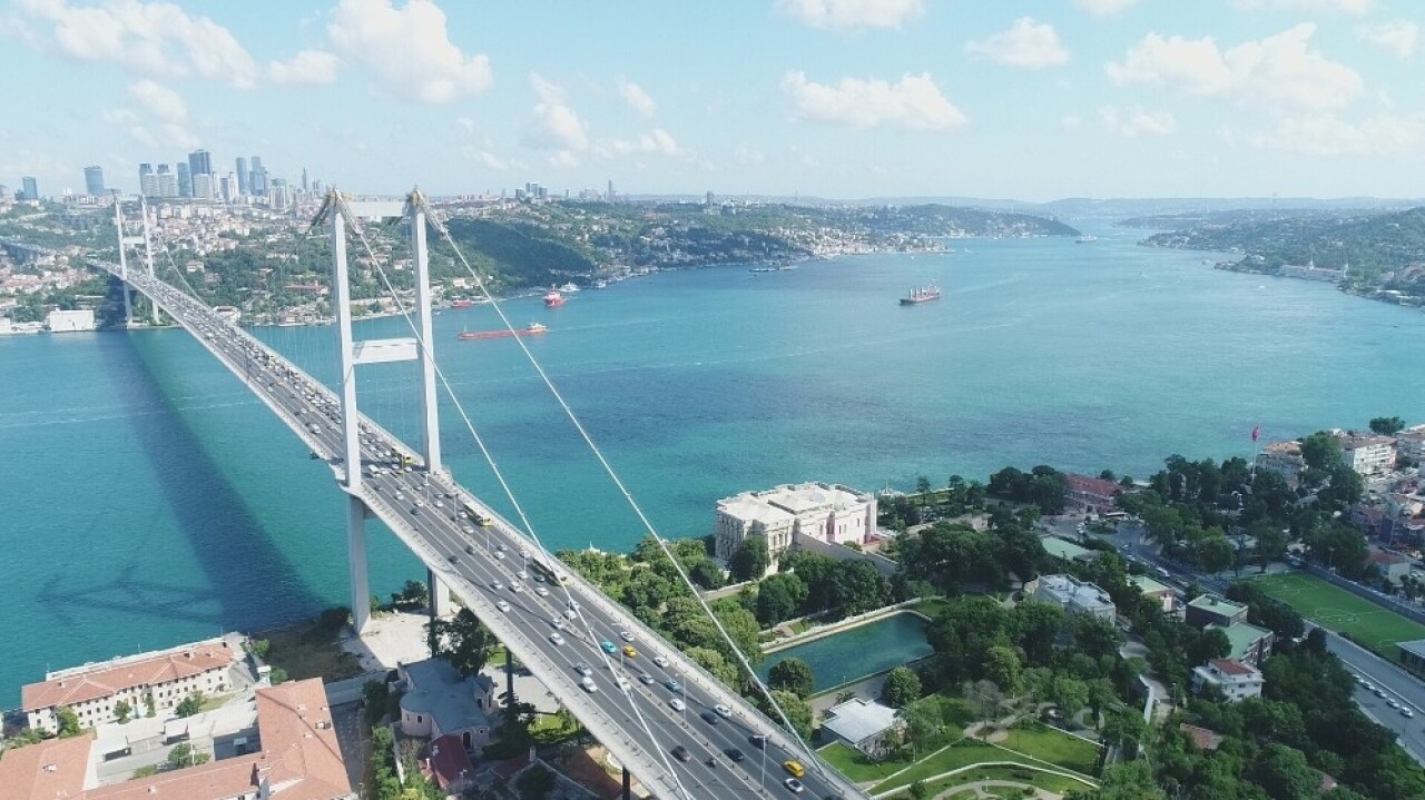 15 Temmuz Şehitler Köprüsü’nde oluşan trafik yoğunluğu havadan görüntülendi