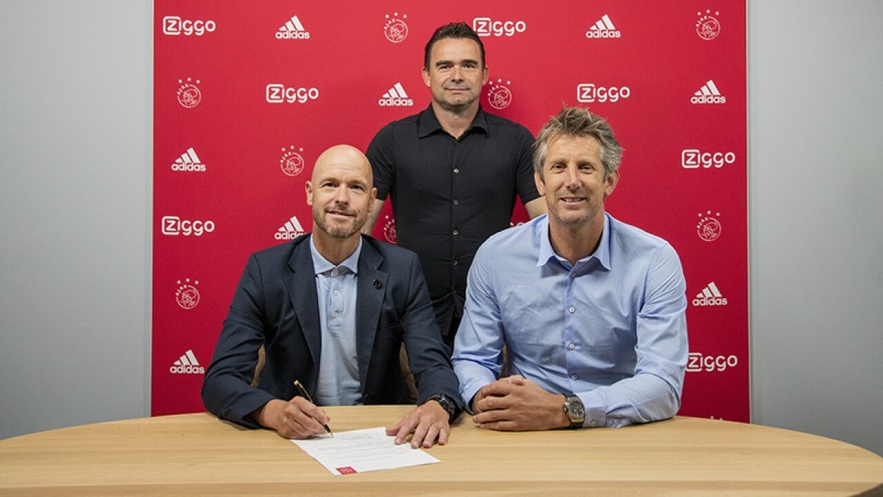 Ajax, Erik ten Hag’ın sözleşmesini 2022 yılına uzattı