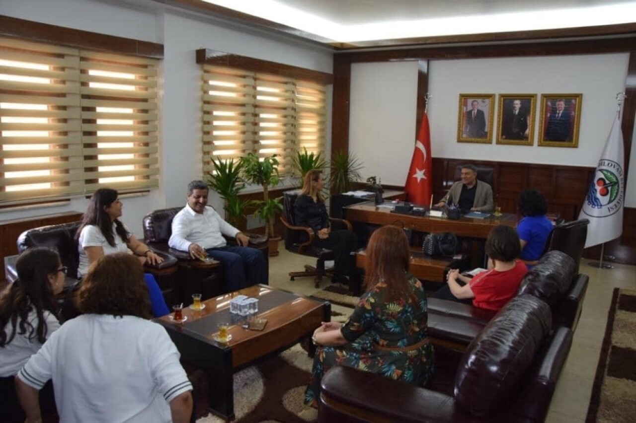 Akşemseddin ilkokulu’na anne kütüphanesi müjdesi