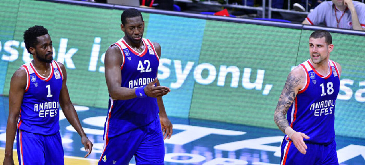 Final serisi Anadolu Efes avantaj kazandı