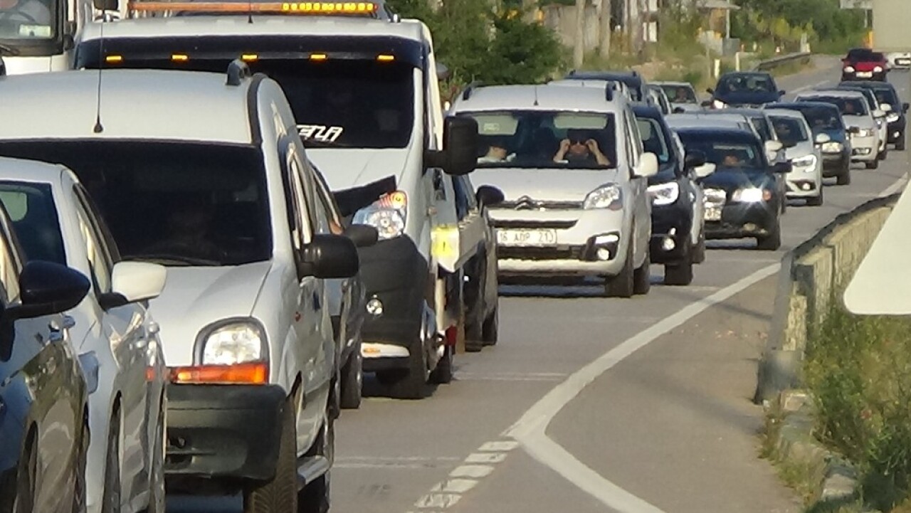 Ankara-Bursa yolunda bayram dönüşü yoğunluğu