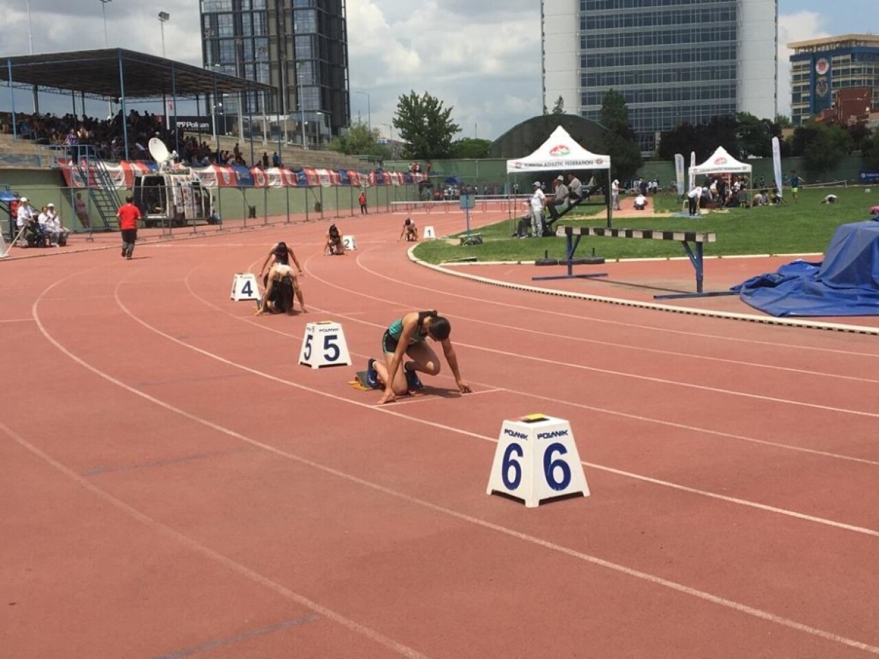 Atletizm Şampiyonası’na Büyükşehirli sporcular damga vurdu