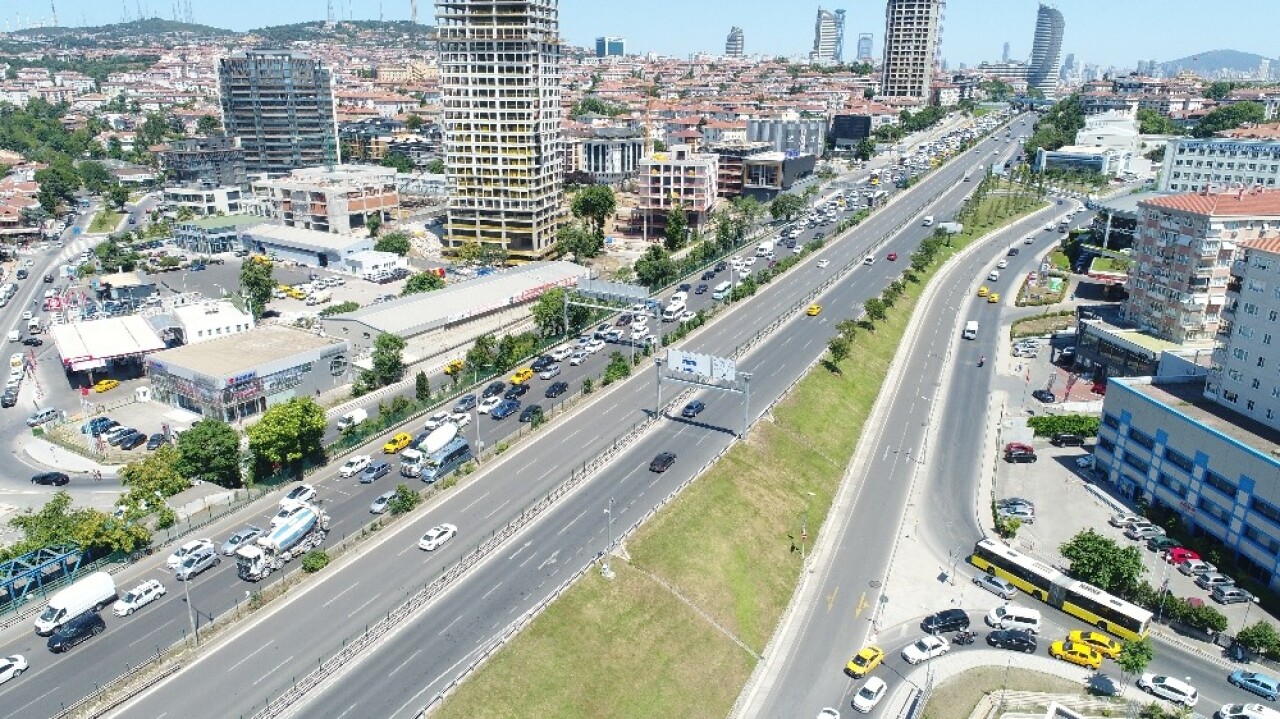 Avrasya Tüneli’nde oluşan trafik yoğunluğu havadan görüntülendi