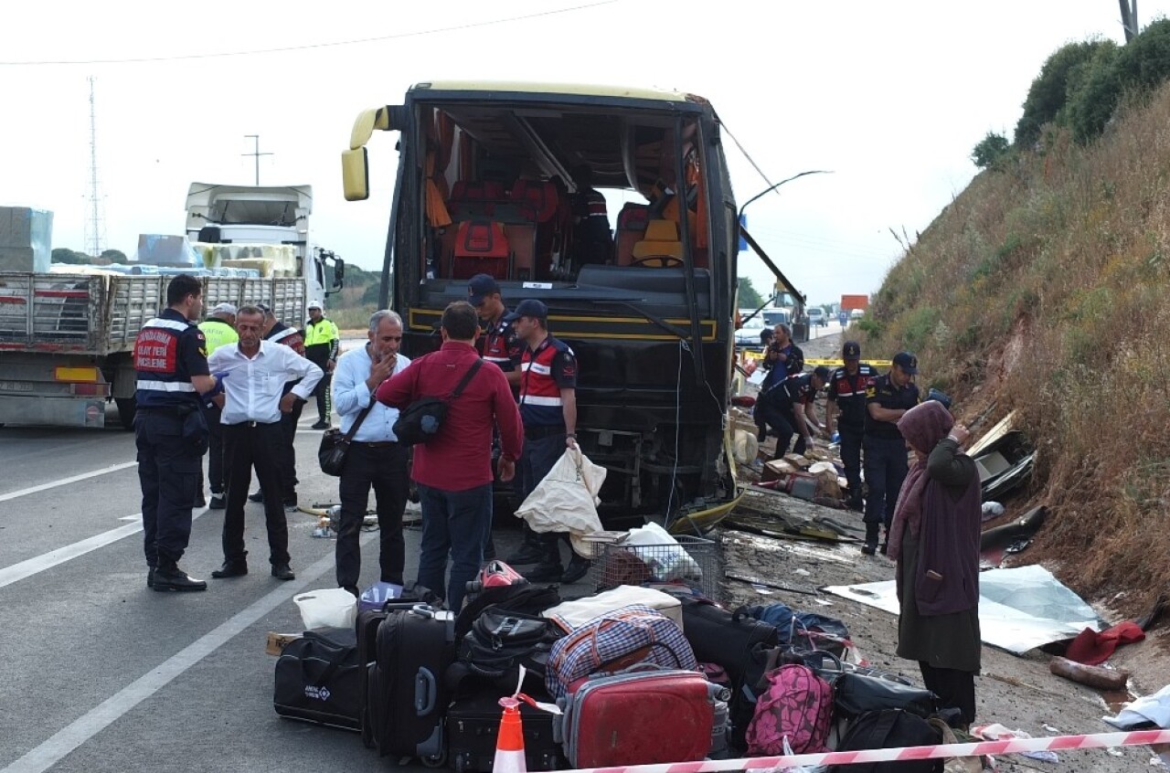 Bandırma’da otobüs kazası : 4 ölü 42 yaralı