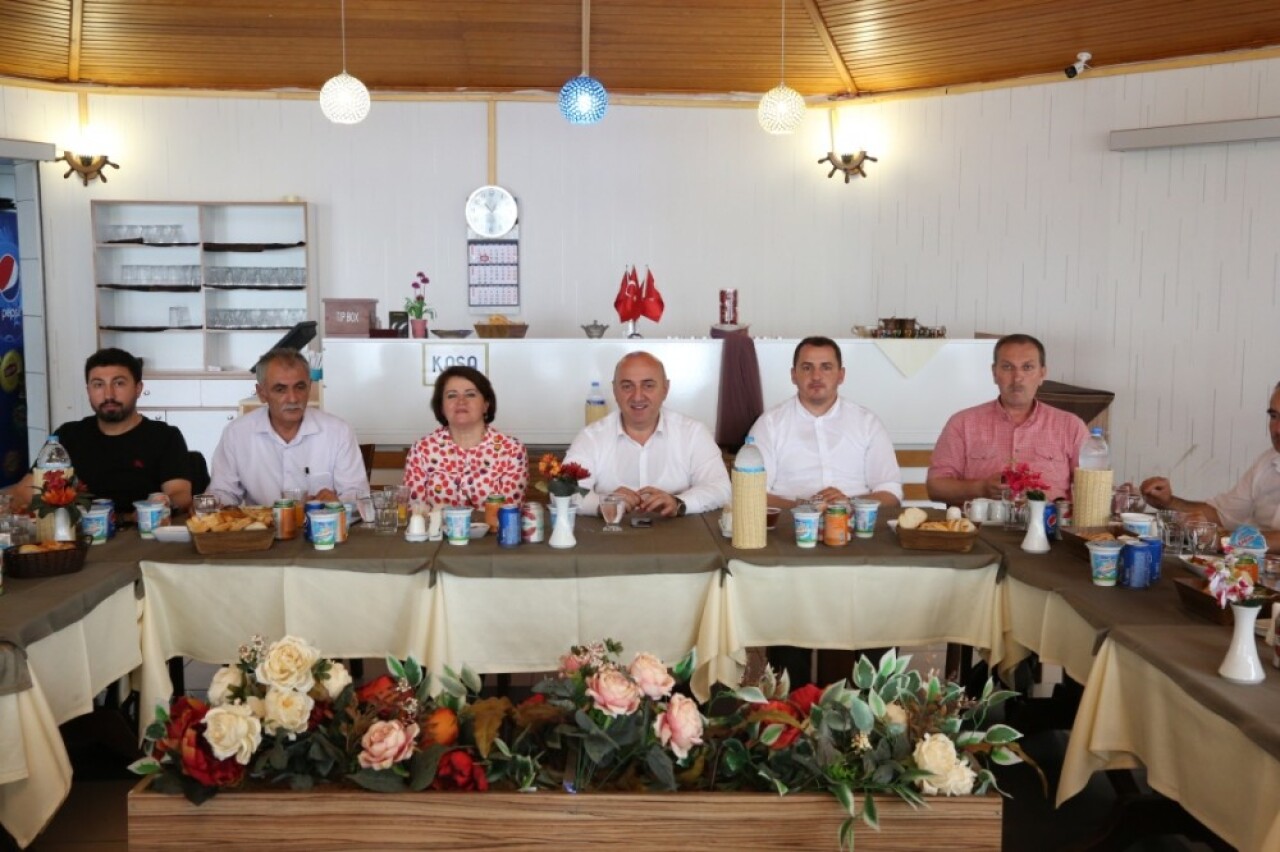 Başkan Bıyık’tan hayırsever işadamlarına teşekkür plaketi