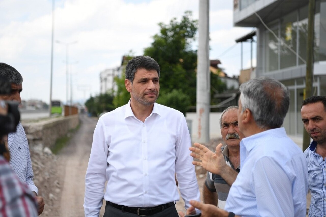 Başkan Kocaman yan yollarda çalışmaları inceledi