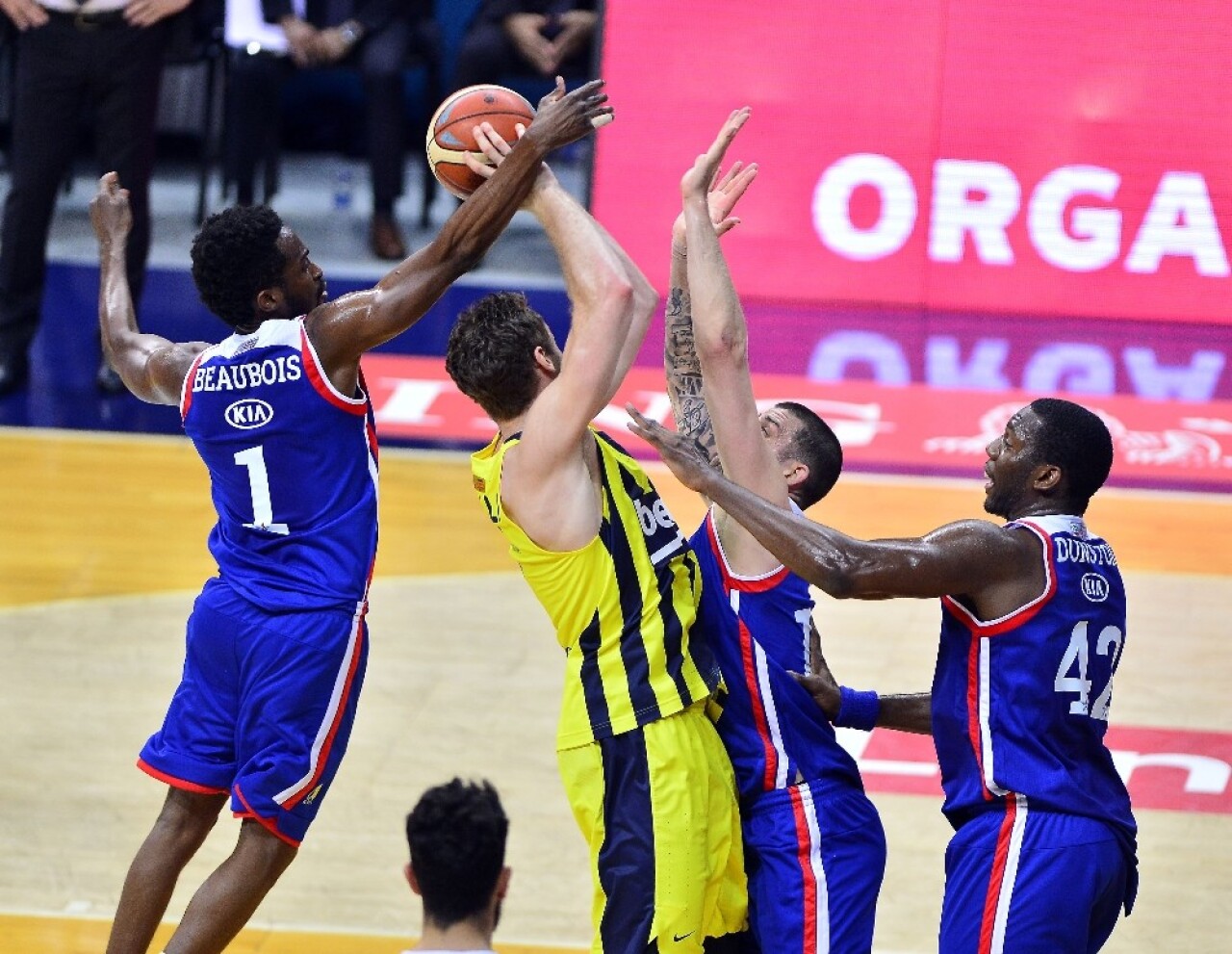 Basketbol final serisinde sıra 4. maçta