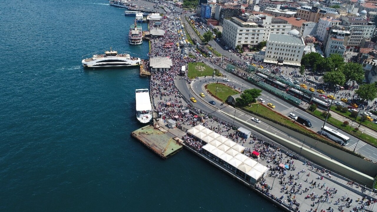 Bayramının ikinci gününde vatandaşlar Boğaz’a akın etti