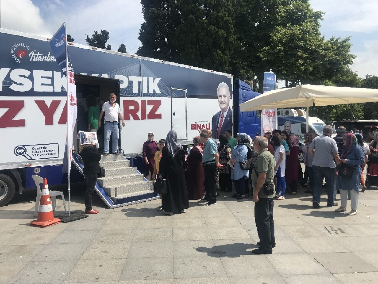 Beşiktaş’ta vatandaşlara ücretsiz göz taraması başladı