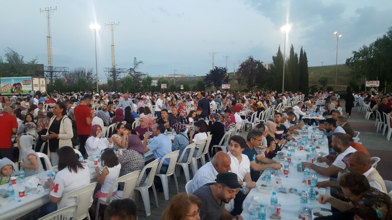 Binali Yıldırım: “23 Haziran laf üstüne laf yapanlar değil, taş üstüne taş koyanların günü olacaktır”