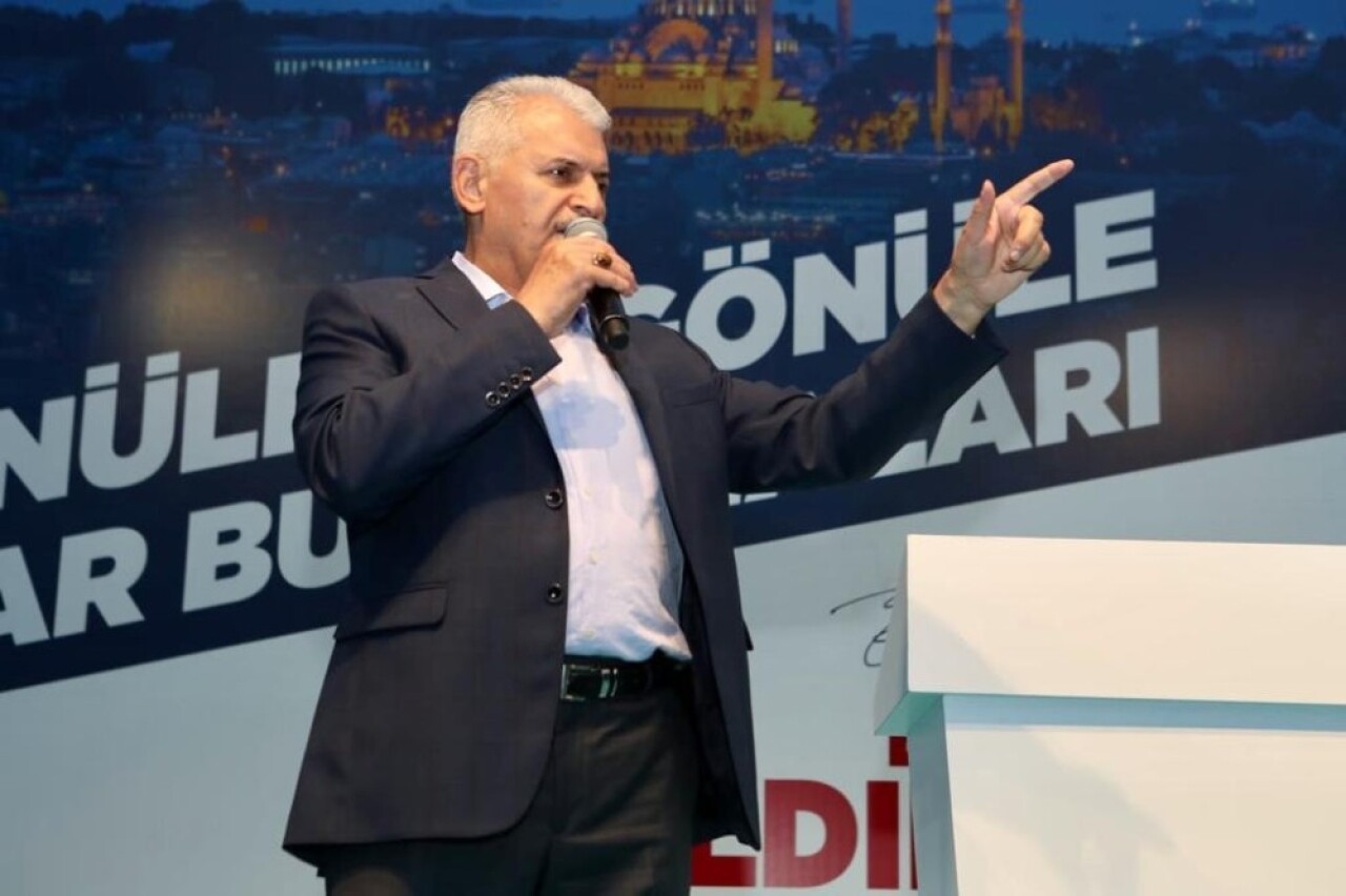 Binali Yıldırım, Esenyurt’ta vatandaşlarla iftar yaptı