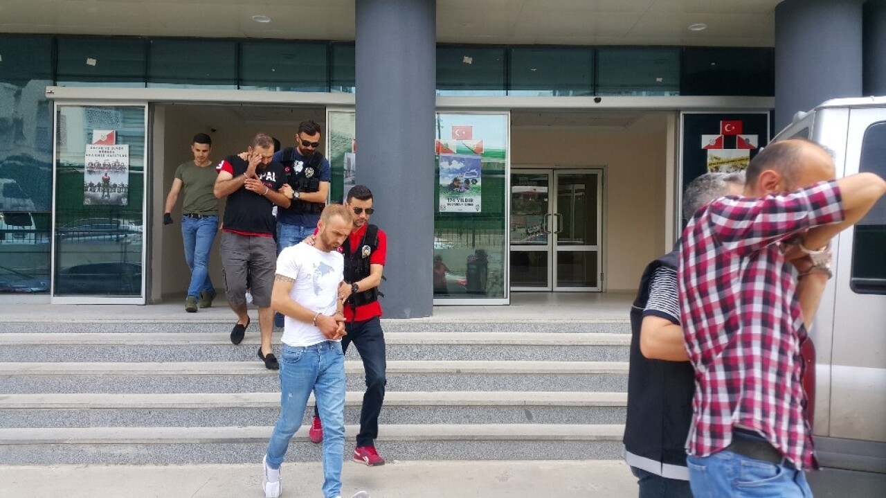 Bursa’da zehir tacirlerine operasyon:10 gözaltı