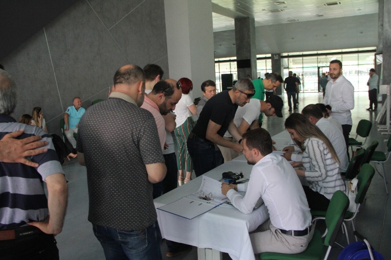 Bursaspor’da olağanüstü genel kurul ertelendi