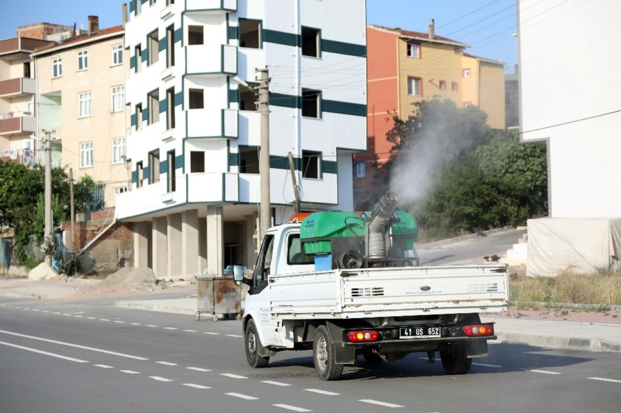 Çayırova’da ilaçlama çalışmaları devam ediyor