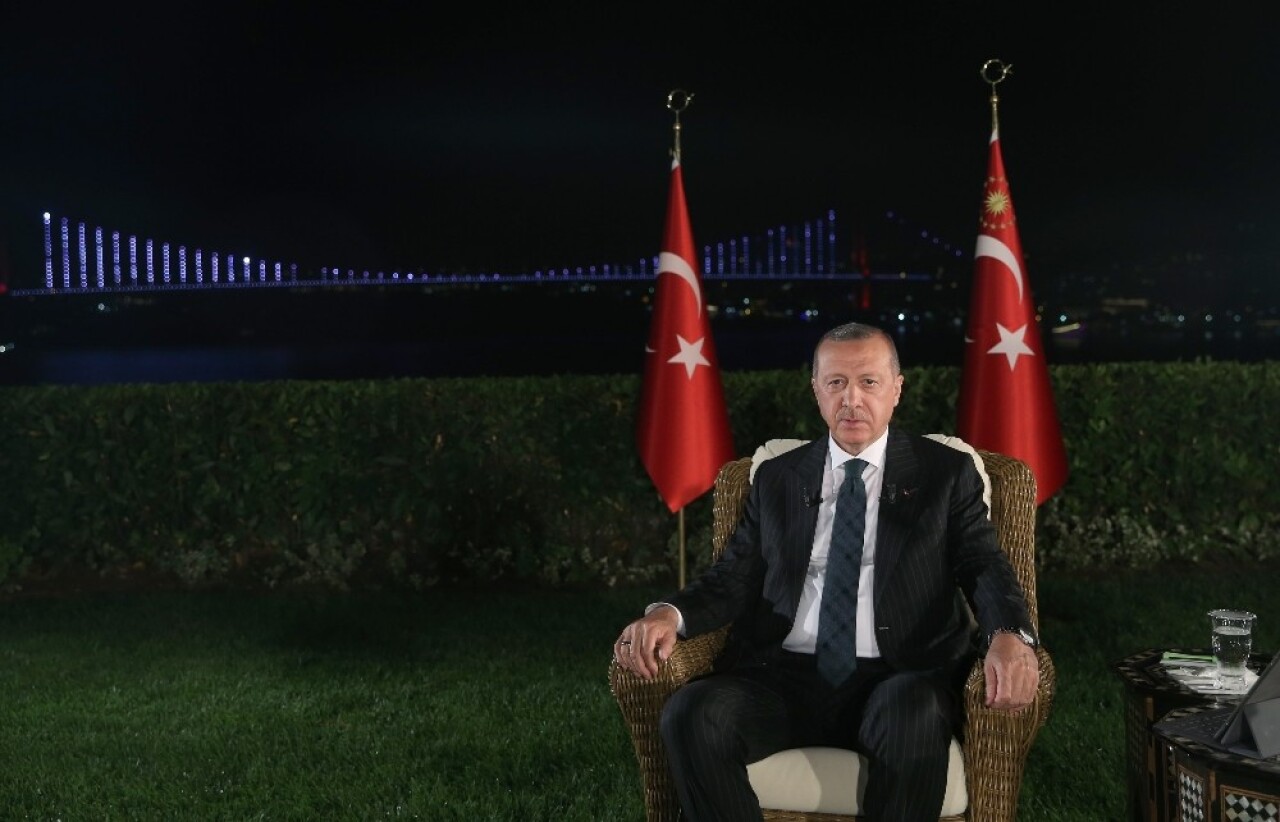 Cumhurbaşkanı Erdoğan: "Yasalarımızda bir ilin valisine yöneticisine bu tür küfürlerin karşılığı belli”