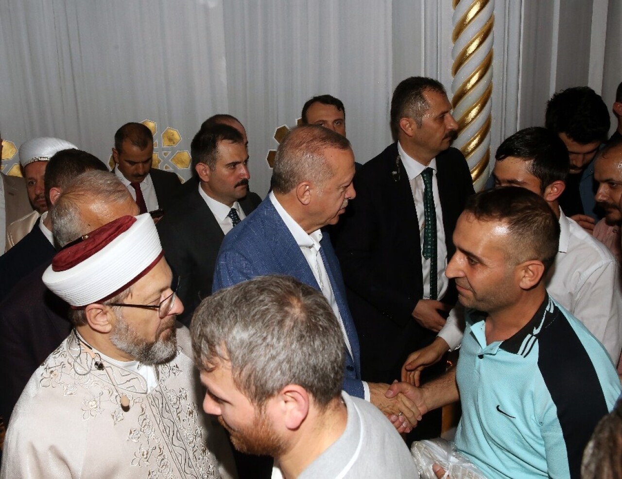 Cumhurbaşkanı Erdoğan’dan YSK’nın ilçe seçim kurullarıyla ilgili kararını değerlendirdi: "Biz bütün bunlara karşı tedbiren parti olarak YSK’ya bu konuda itirazi kaydımız düştük"