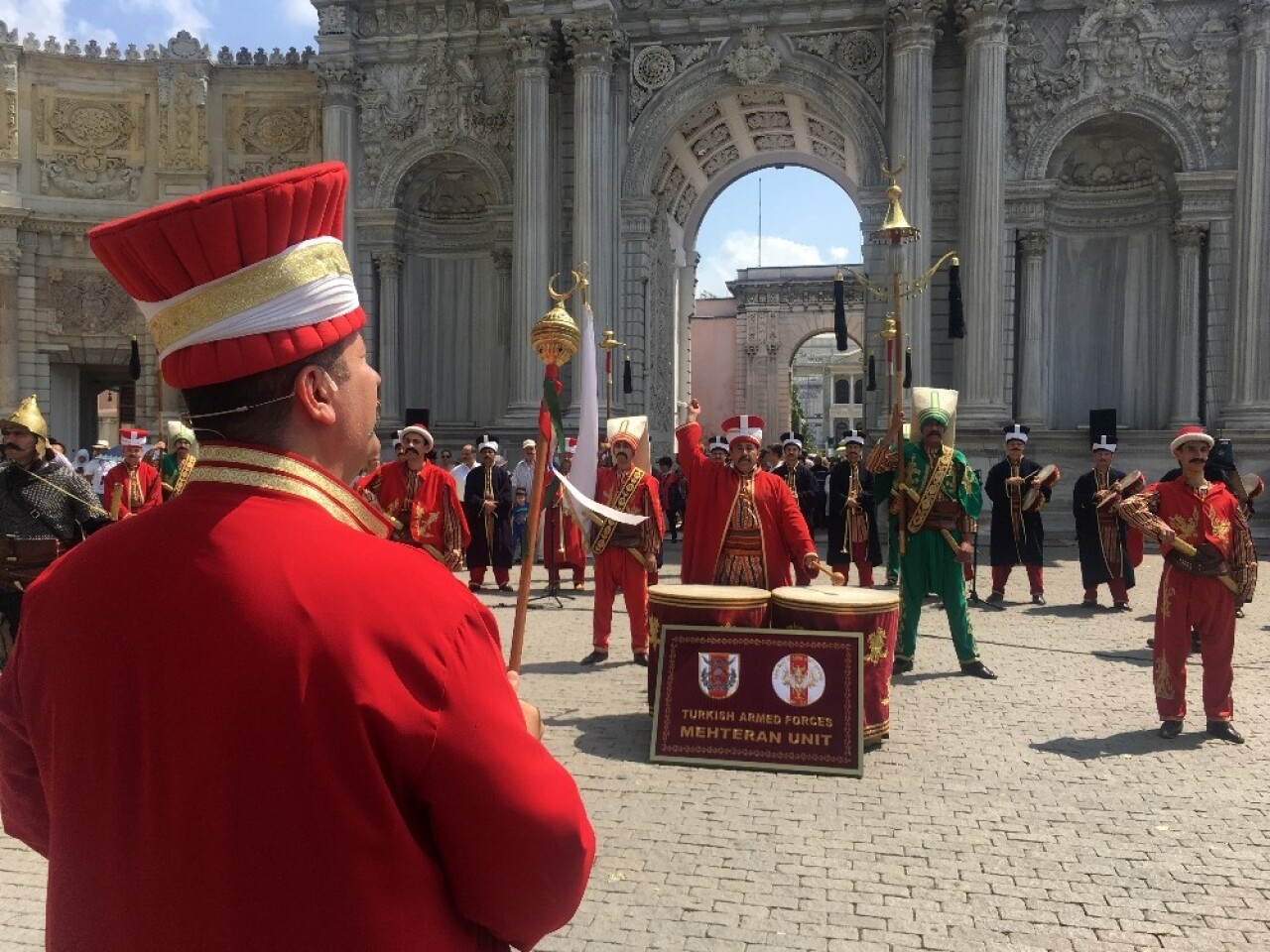 Dolmabahçe Sarayı’nda mehter konserine turistlerden yoğun ilgi