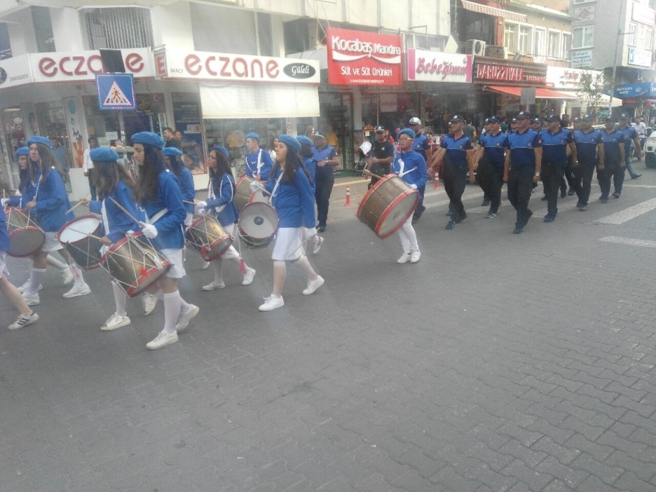 Edremit’te Bayrak Töreni uygulaması tekrar başlatıldı