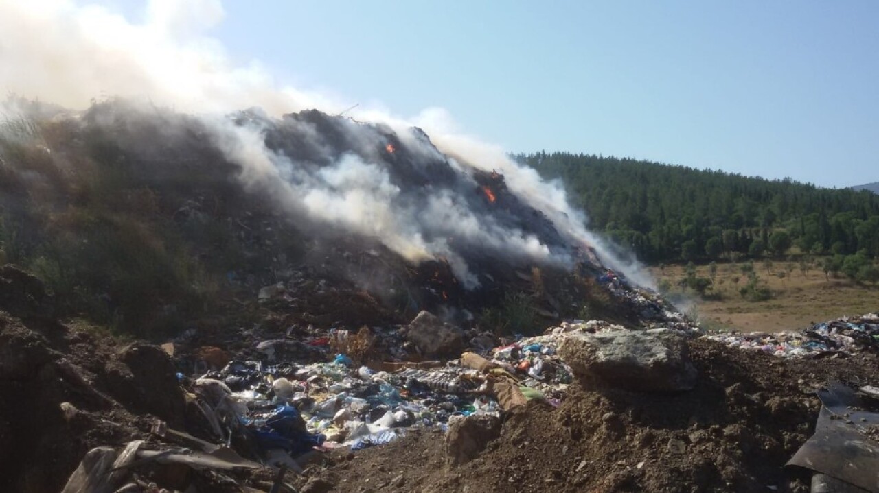 Erdek’te çöplük yangını