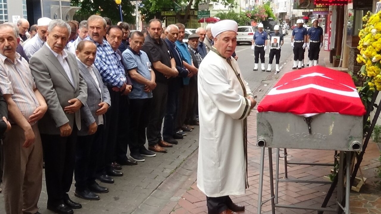 Eski Bakan İşgüzar Edremit’te toprağa verildi