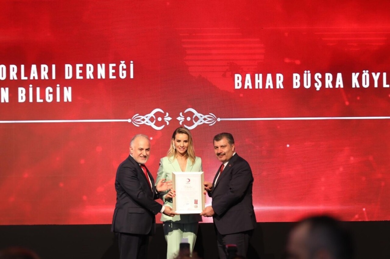 Esra Erol 20 binden fazla çocuğun yüzünü güldürdü