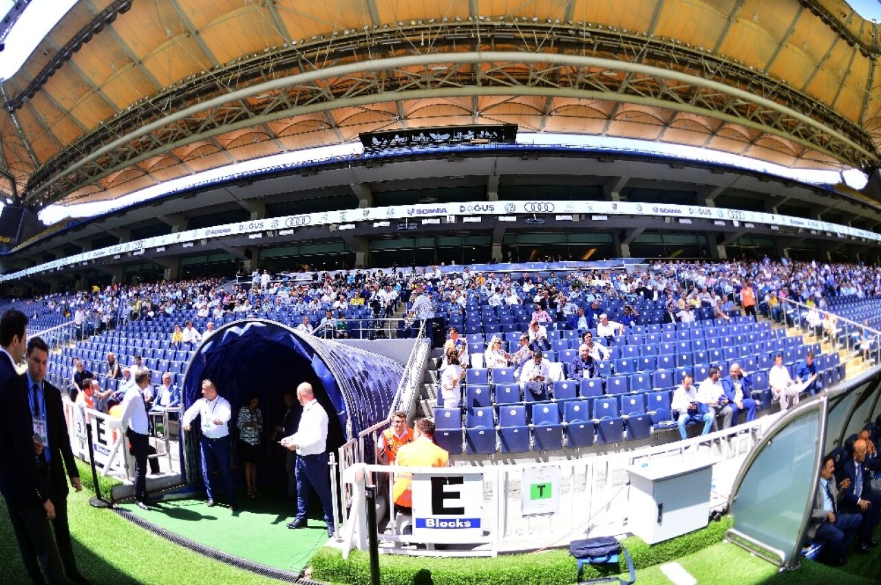 Fenerbahçe’de Tüzük Tadil Genel Kurulu, yeterli çoğunluğun sağlanamamasından dolayı iptal edildi.