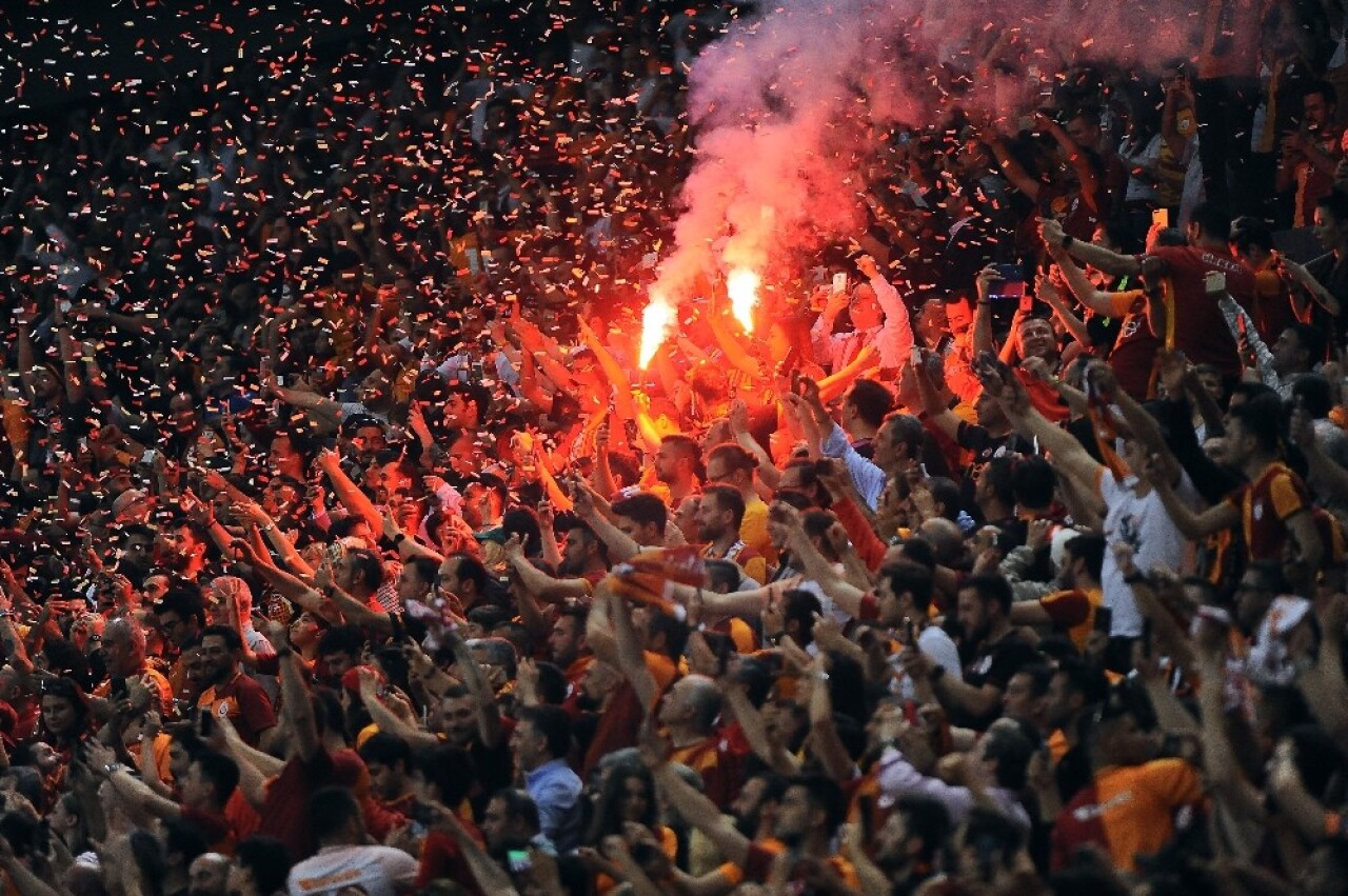 Galatasaray taraftarlarından kombine yenilemeye yoğun ilgi