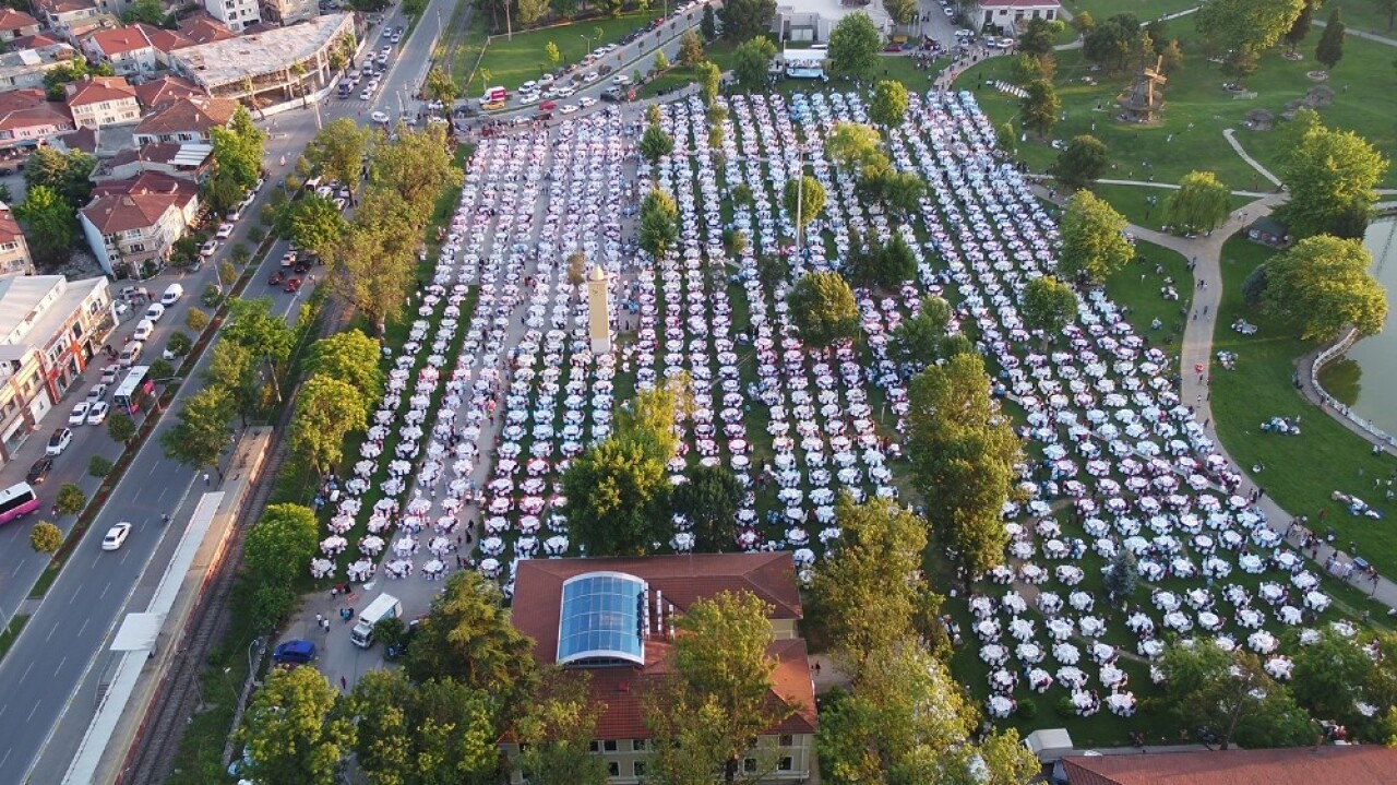 Gönül sofralarında on binler buluştu