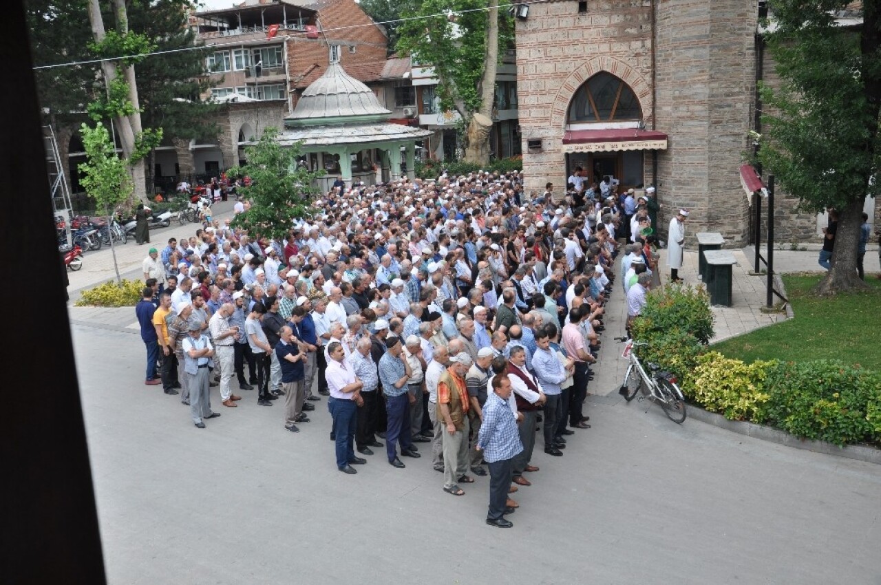 İnegöl’de Mursi için gıyabi cenaze namazı kılındı