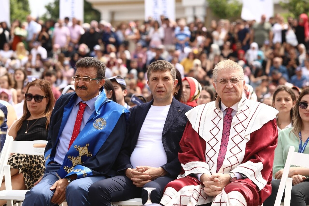 İstanbul Aydın Üniversitesi’nde 14’üncü mezuniyet coşkusu