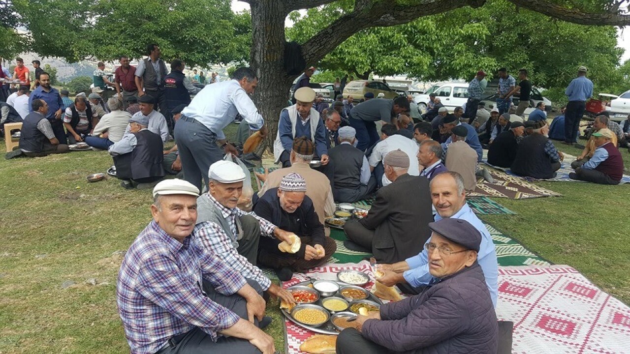 İvrindi’de çiftçi hayrı yüzlerce vatandaşı buluşturdu