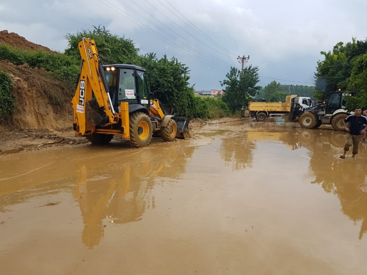 İzmit’te 400 ton balçık çamur toplandı