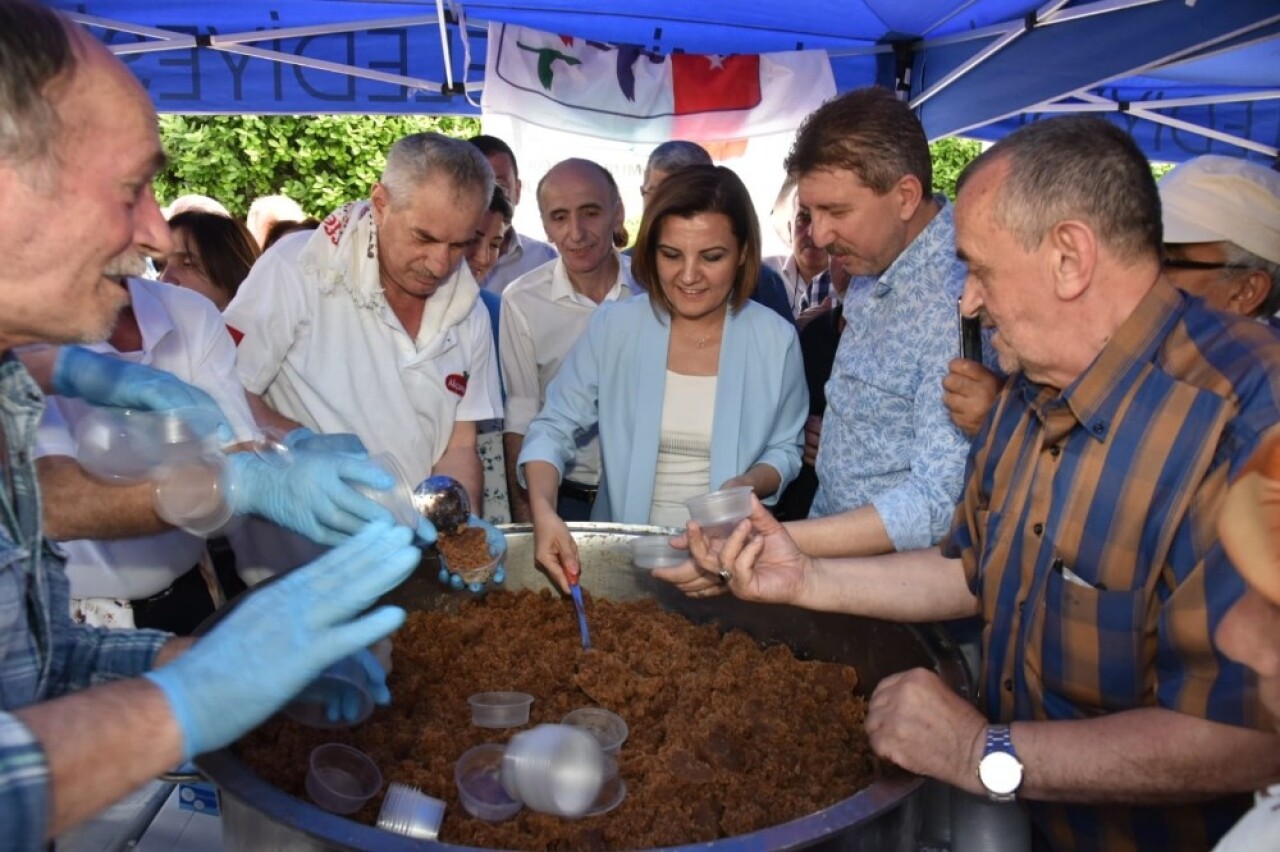 İzmit’te Helva şenliği coşkusu yaşandı