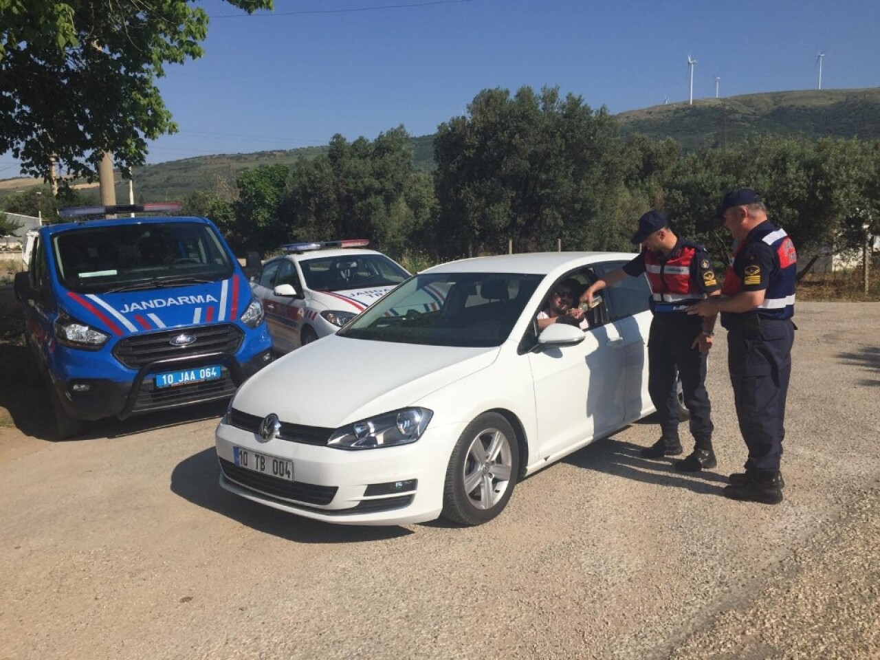 Jandarmanın trafik denetimleri sürüyor