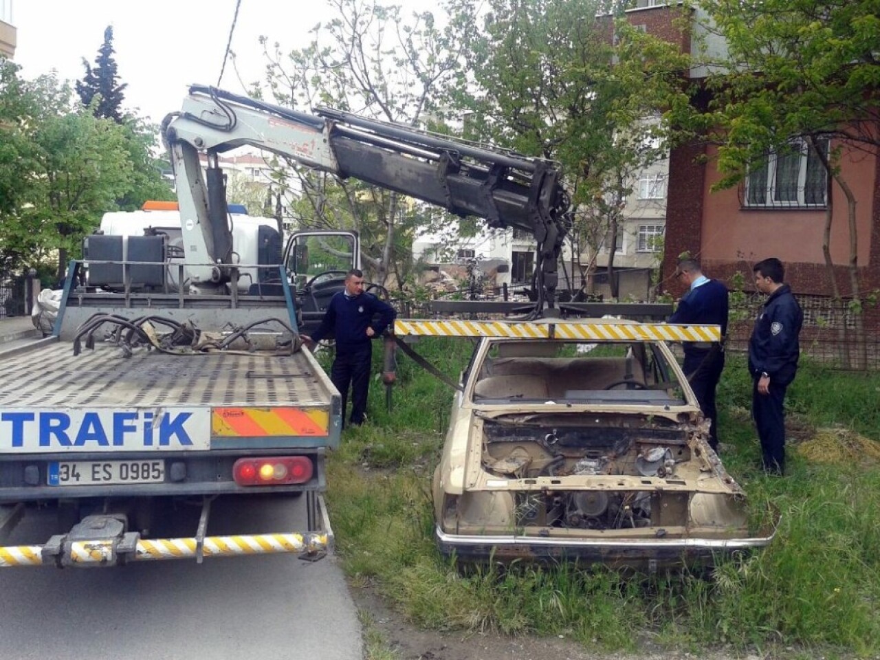 Kartal Belediyesi’nden hurda araç temizliği