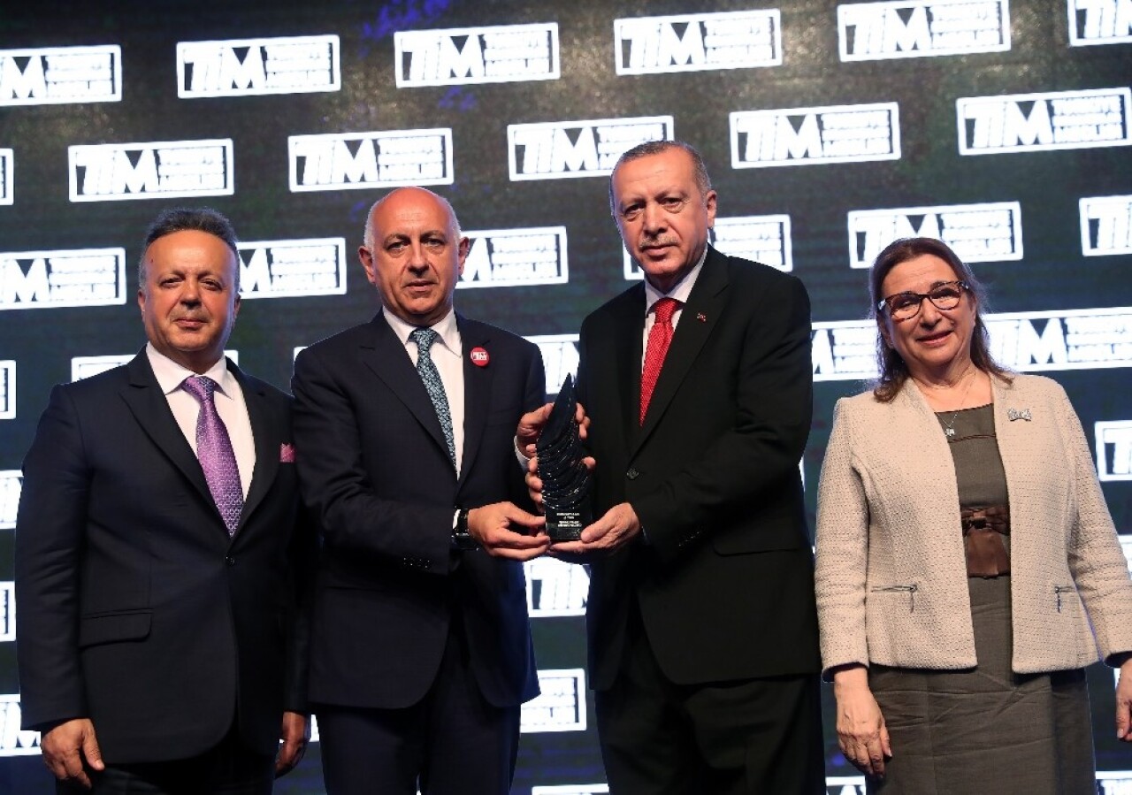 Kibar Dış Ticaret’e TİM’den iki ödül