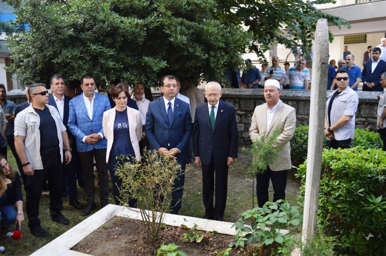 Kılıçdaroğlu ve İmamoğlu Hızır Bey’in kabrini ziyaret etti